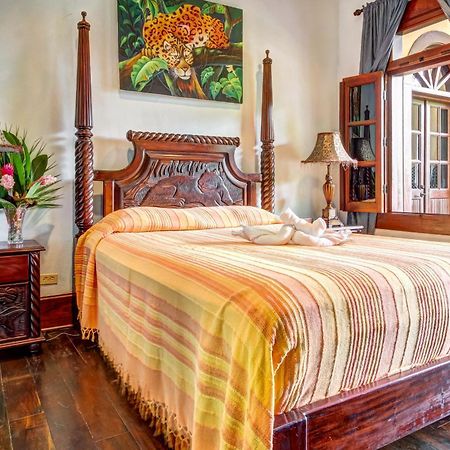 Mahogany Hall San Ignacio Buitenkant foto