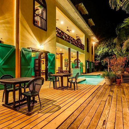 Mahogany Hall San Ignacio Buitenkant foto