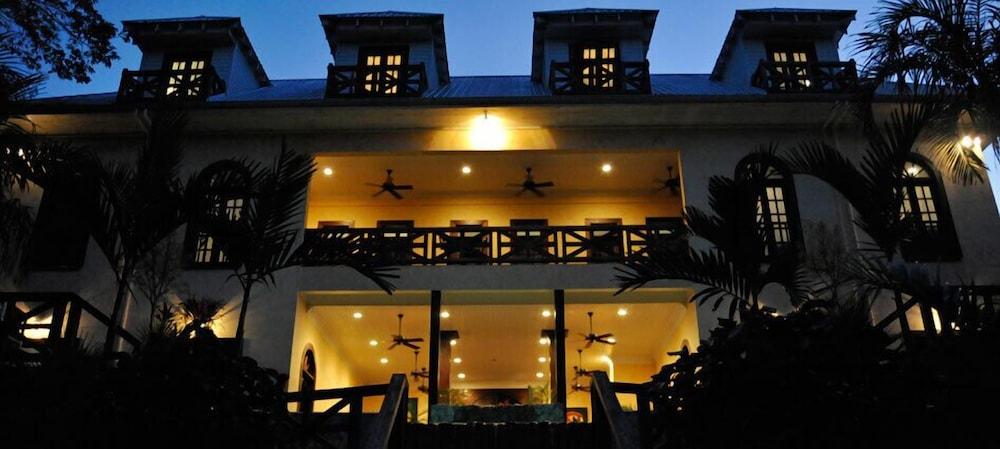 Mahogany Hall San Ignacio Buitenkant foto