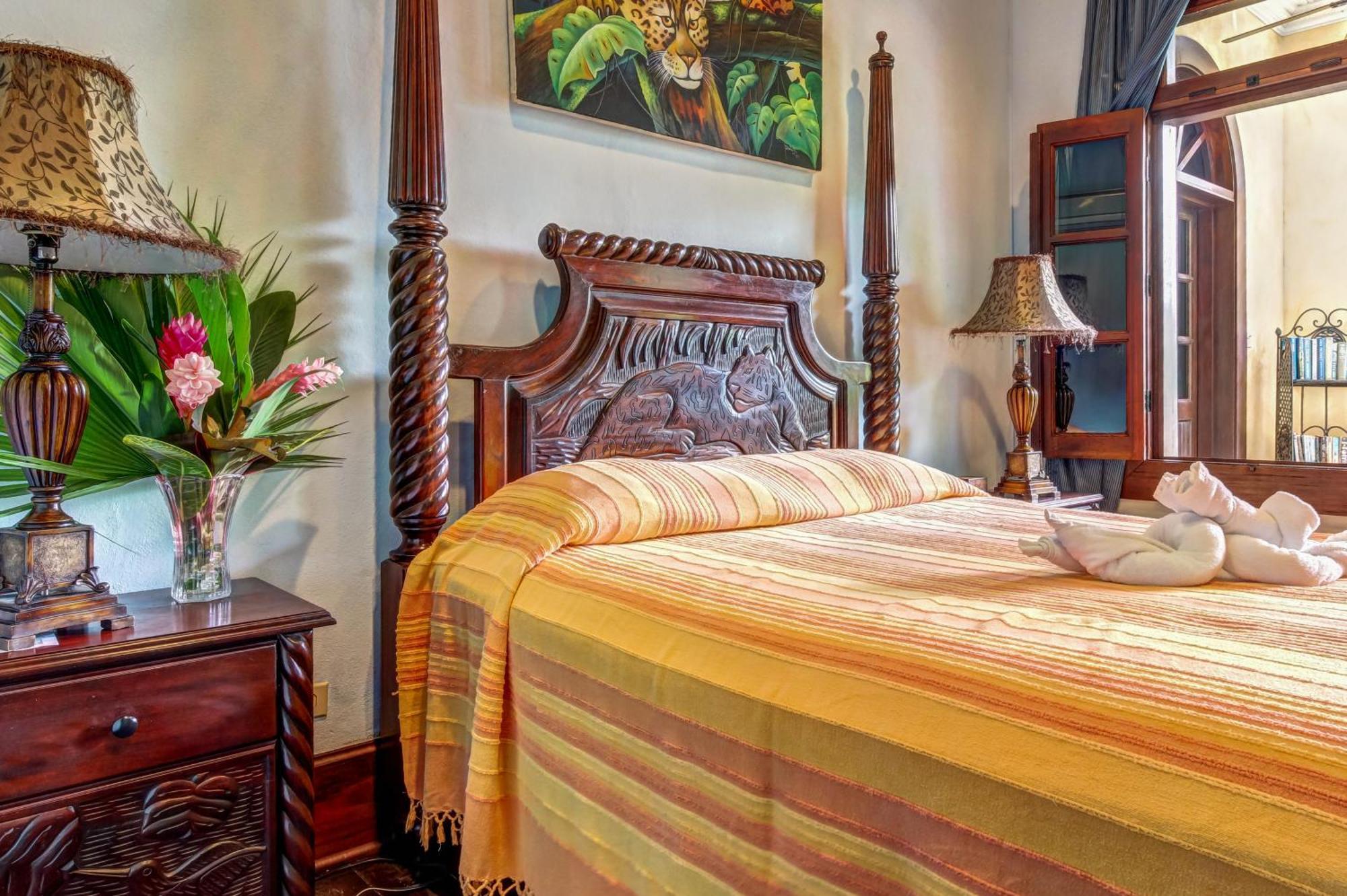 Mahogany Hall San Ignacio Buitenkant foto