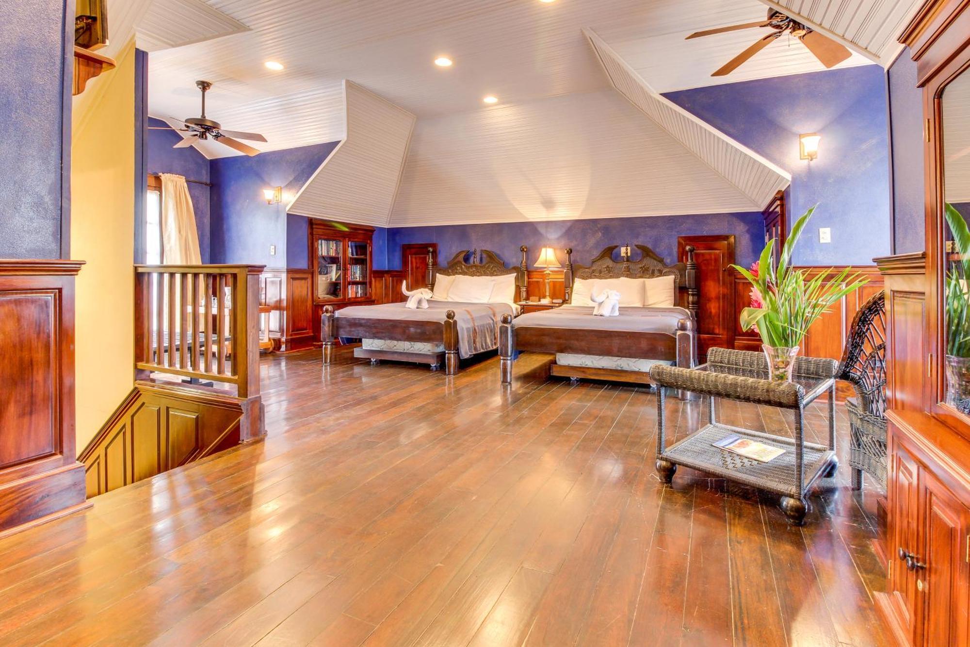 Mahogany Hall San Ignacio Buitenkant foto